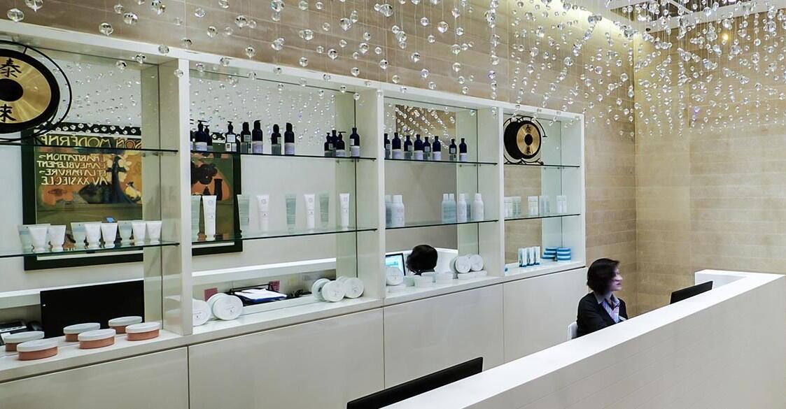 עמדת קבלה - ספא במלון אלמא