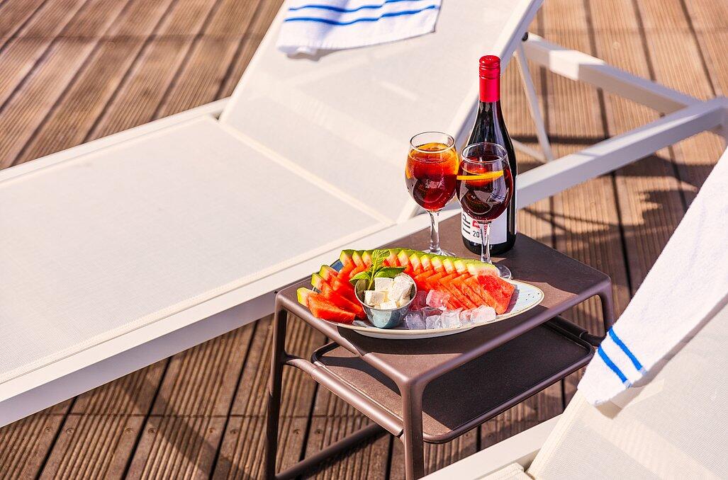 מיטות שיזוף - ספא סי לייף