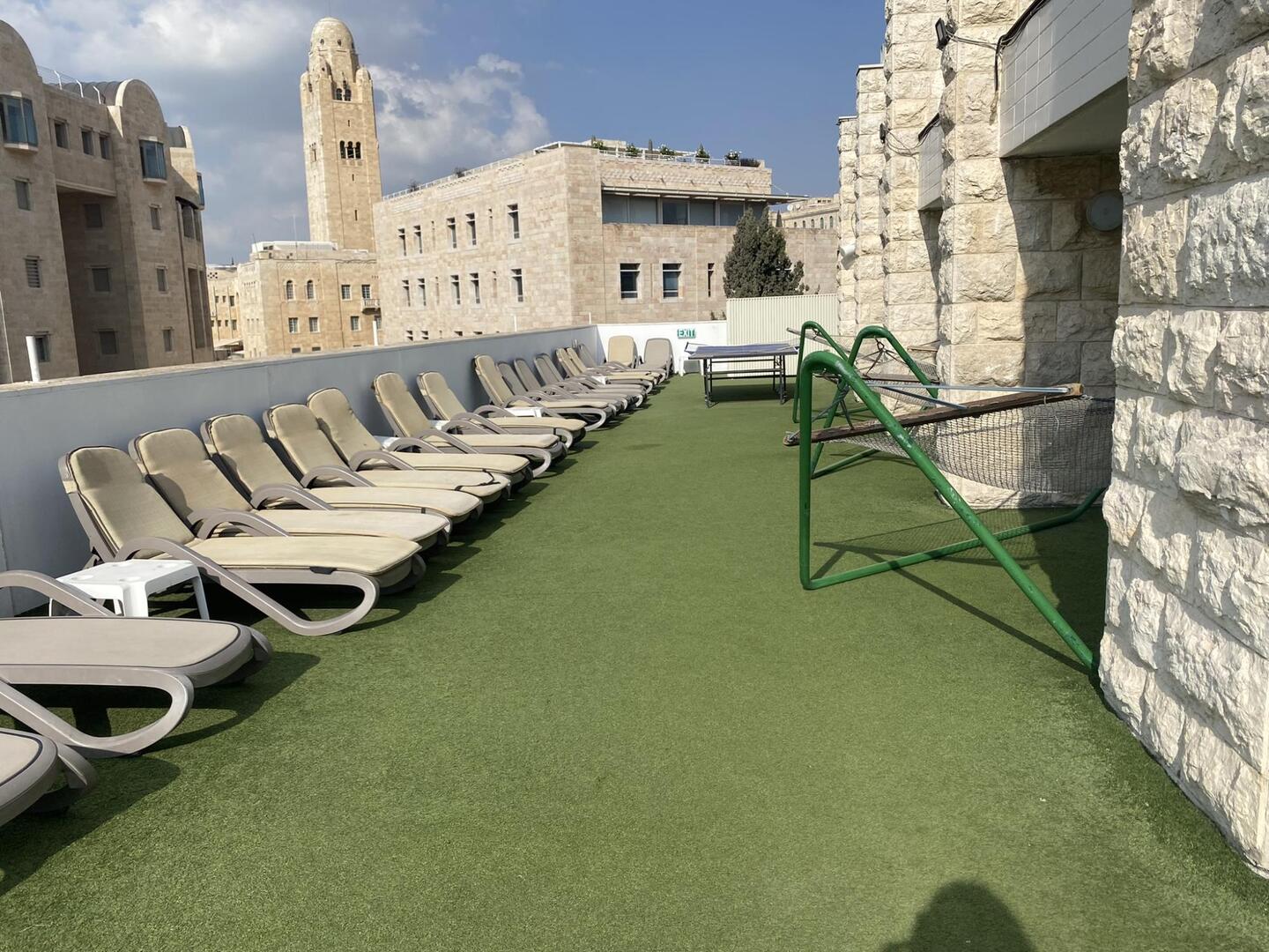 מיטות שיזוף - ספא דן פנורמה ירושלים