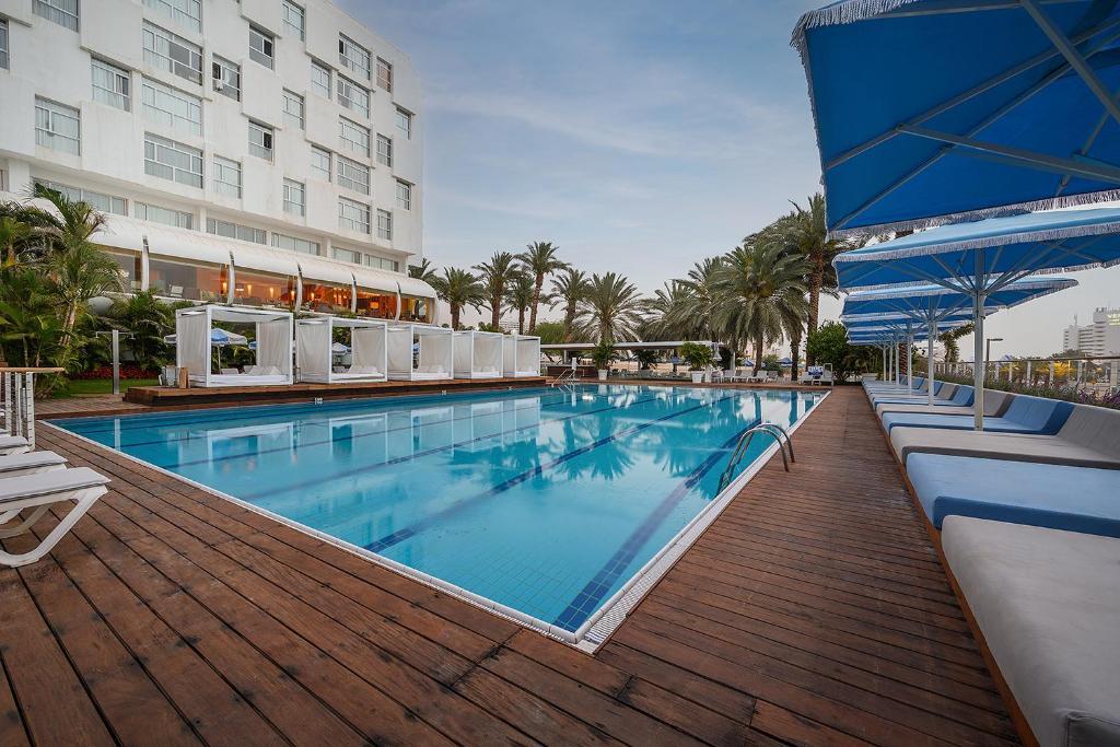 בריכה חיצונית - ספא נגה