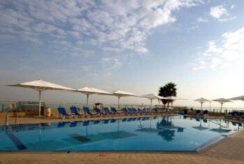 בריכה חיצונית - ספא הוד