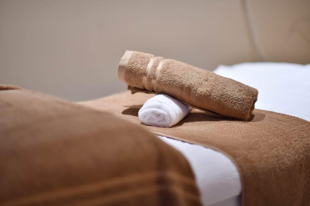 מיטת טיפולים - ספא אווה