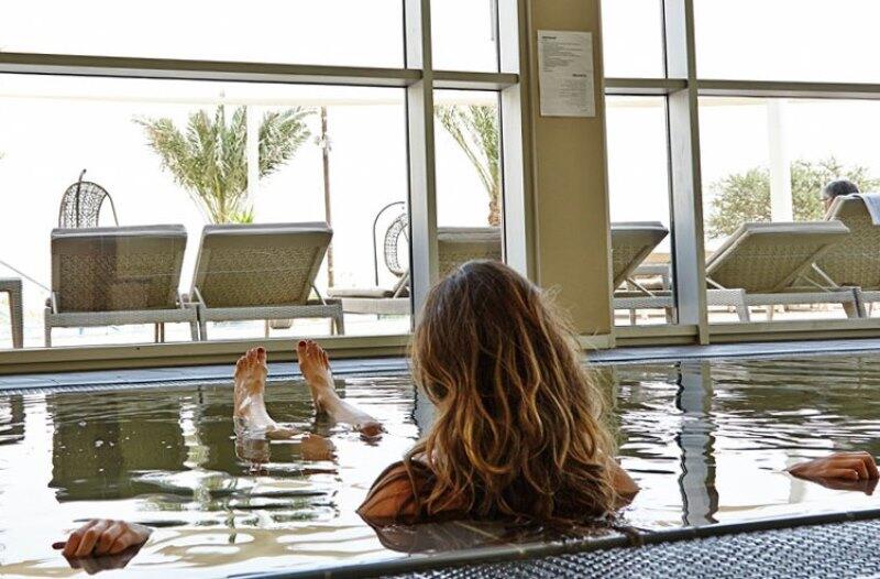 בריכה פנימית - ספא סינרגיה