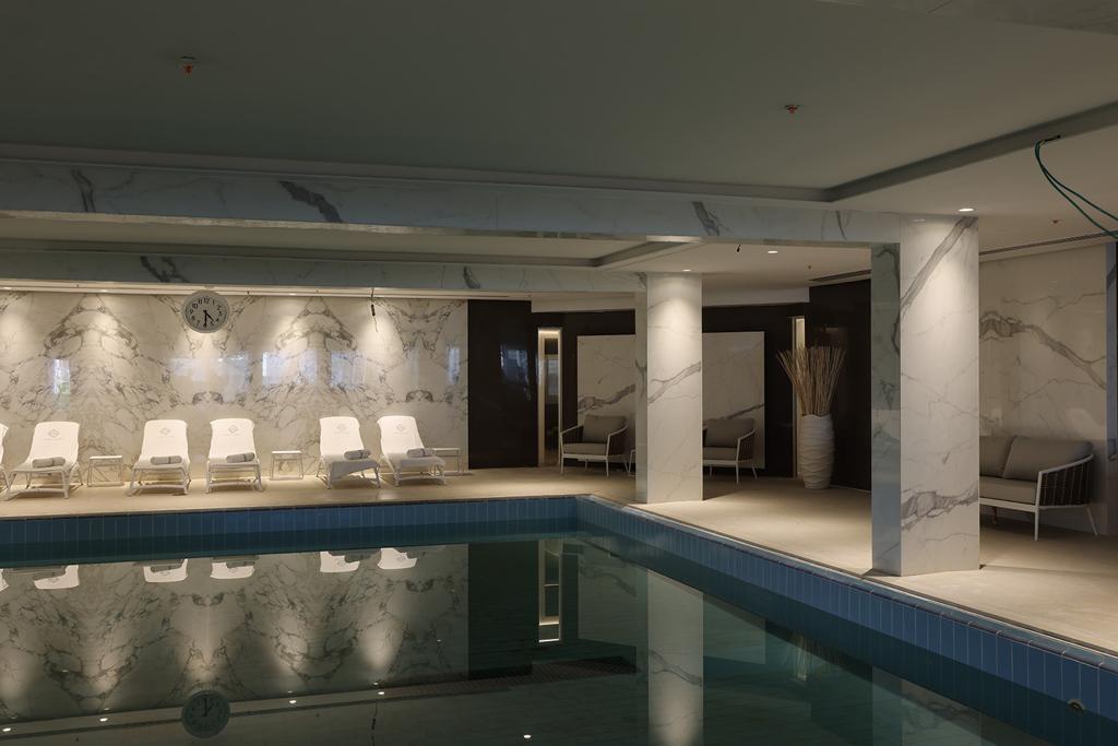 בריכה פנימית - ספא הוד