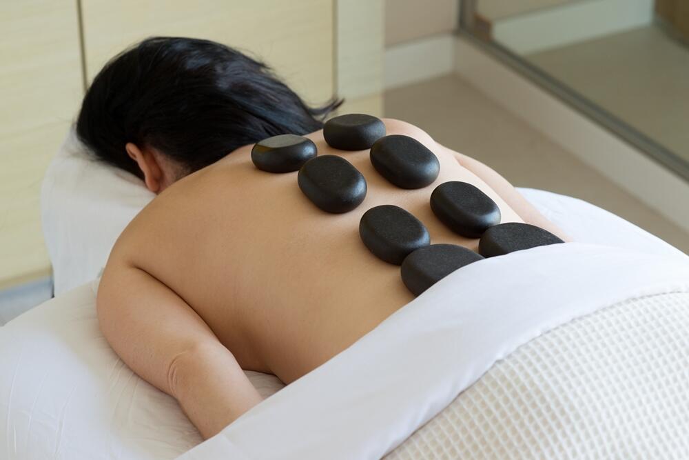 אבנים חמות - ספא ריץ קלטון