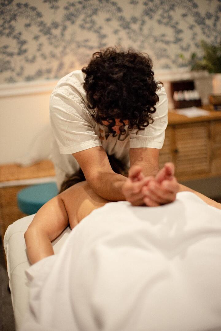 עיסוי קלאסי - ספא אדם ואדמה