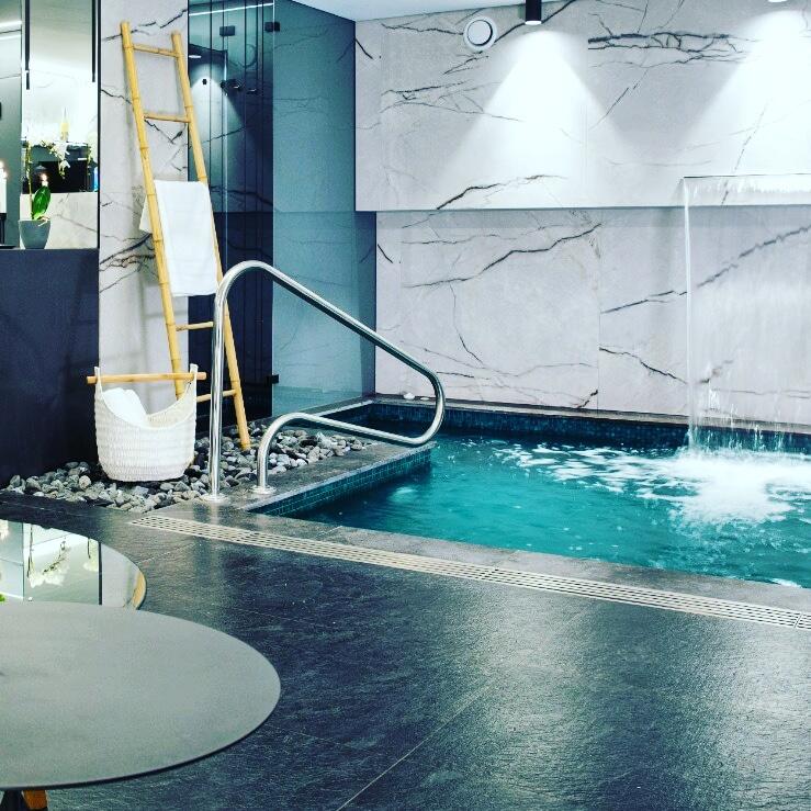 בריכה  פנימית - ספא בהר פרימיום