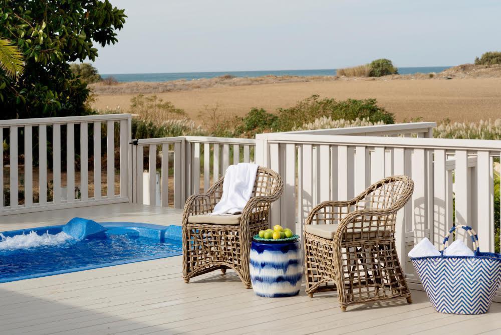 בריכה חיצונית עם פינות ישיבה  - ספא ניאה