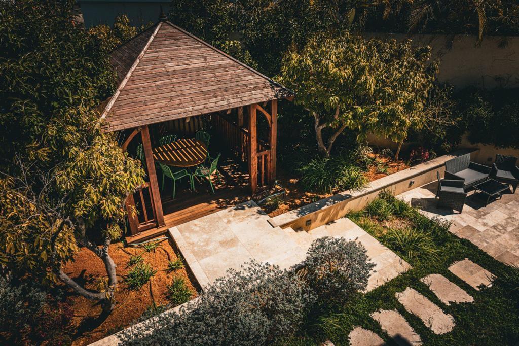 חצר הוילה - ספא לאו