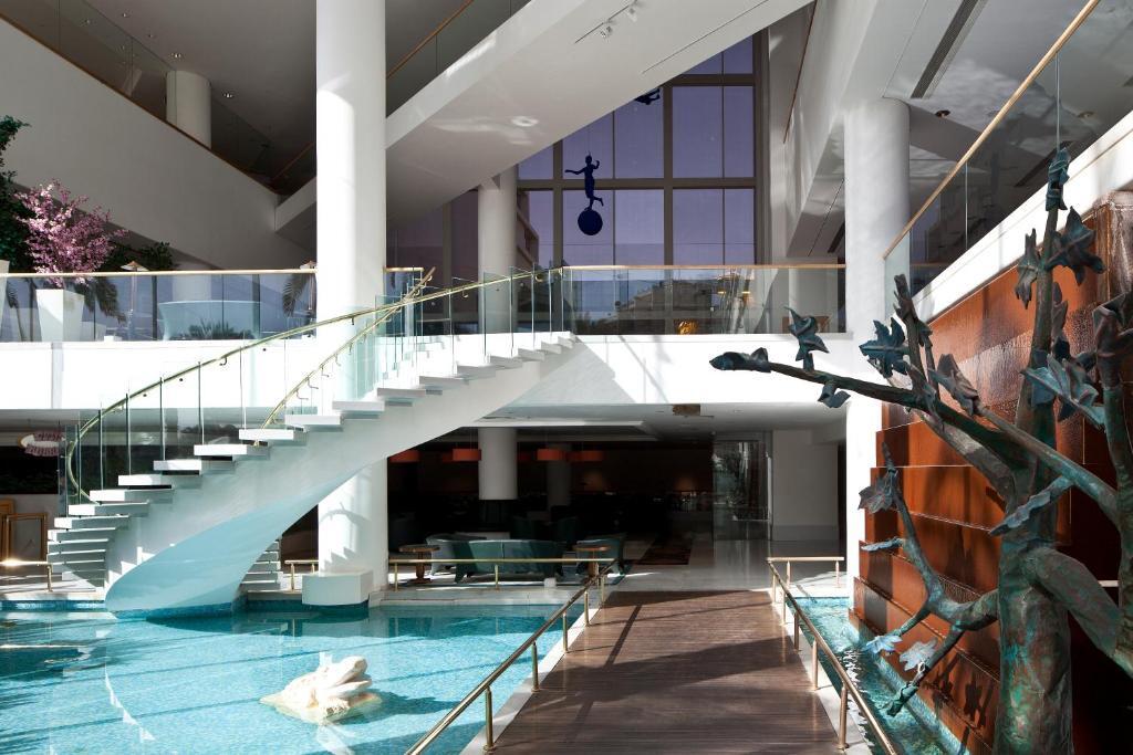 בריכה פנימית - ספא יערות הכרמל רויאל ביץ