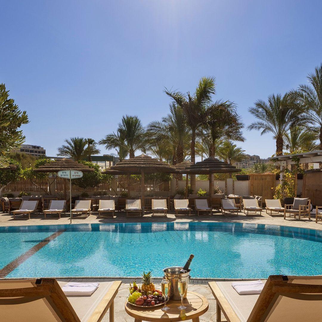 בריכה חיצונית - ספא סוליי