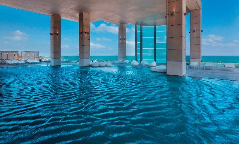 בריכה חיצונית - ספא יערות הכרמל תל אביב