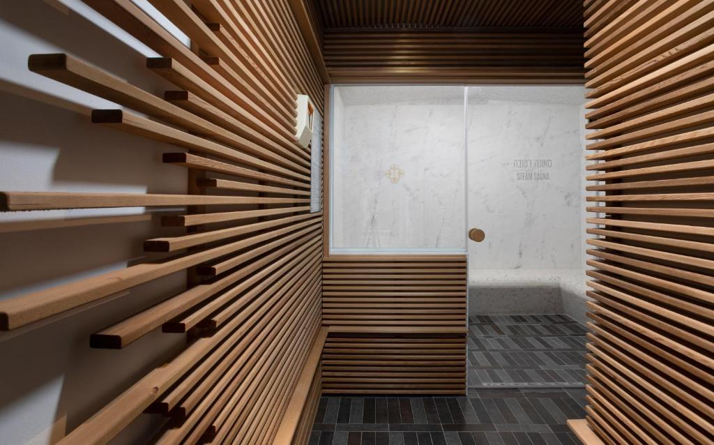 סאונה יבשה - ספא אדמונד