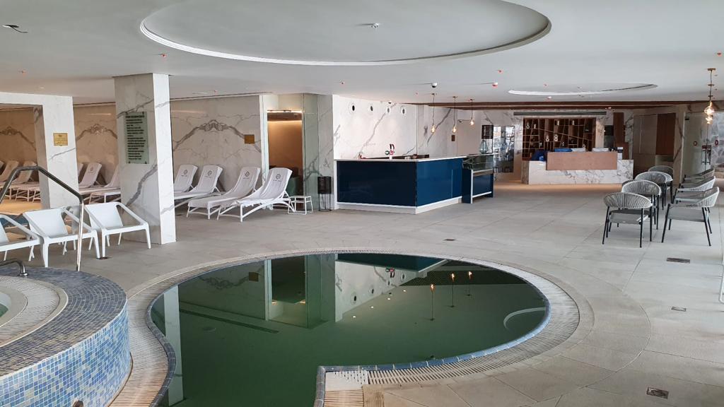 בריכה פנימית - ספא הוד