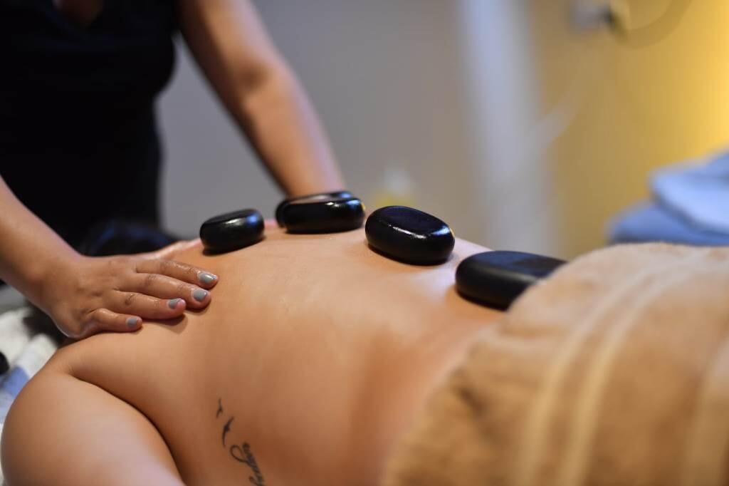 עיסוי אבנים חמות - ספא אווה