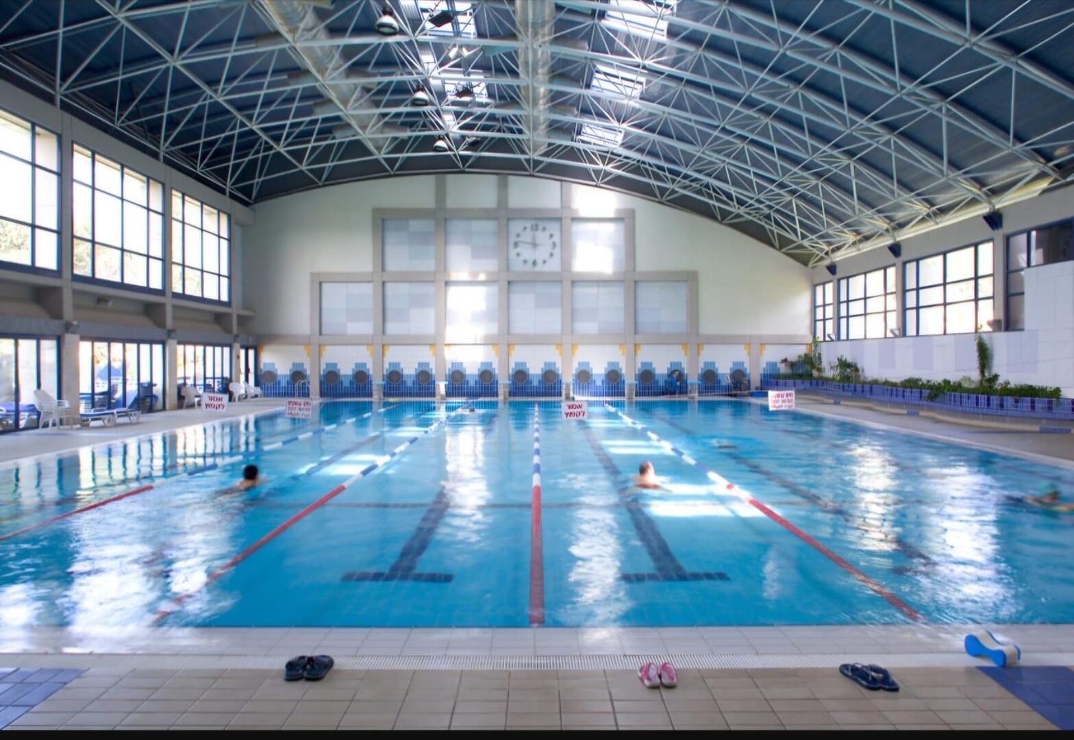 בריכה פנימית - ספא דניאל