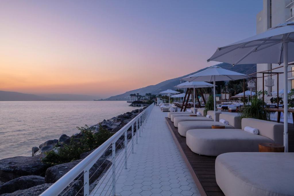 פינות ישיבה מול הים - ספא גלי כנרת