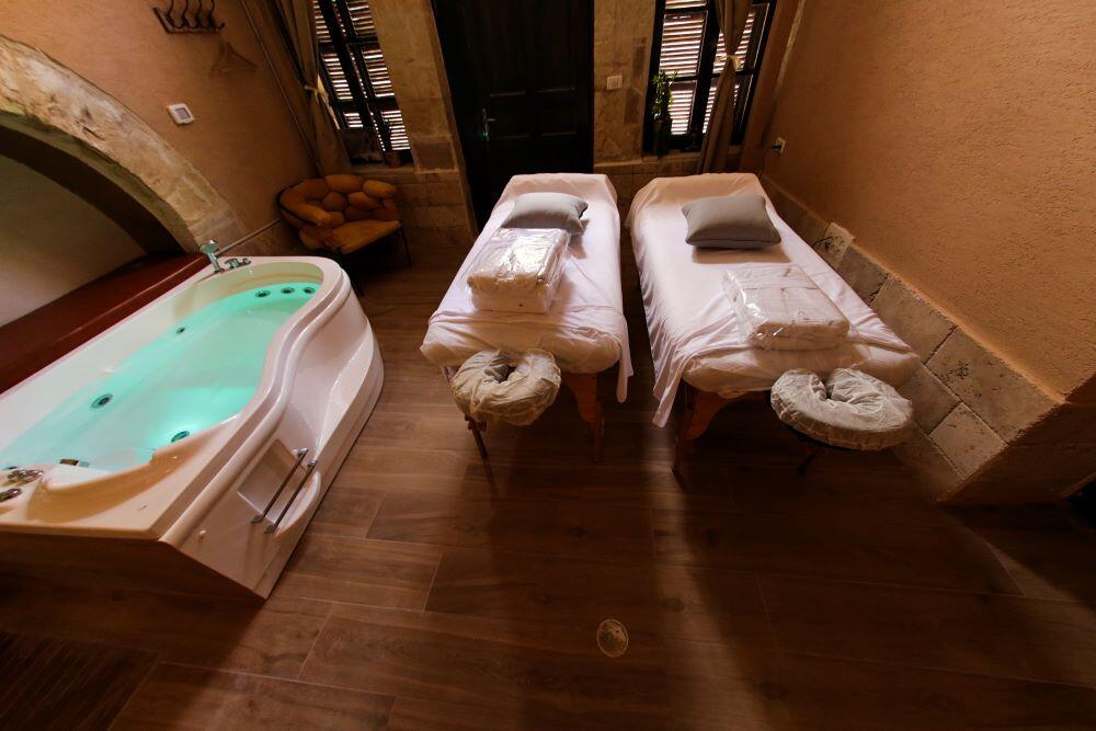 חדר טיפולים עם ג'קוזי - ספא מדיקל סנטר