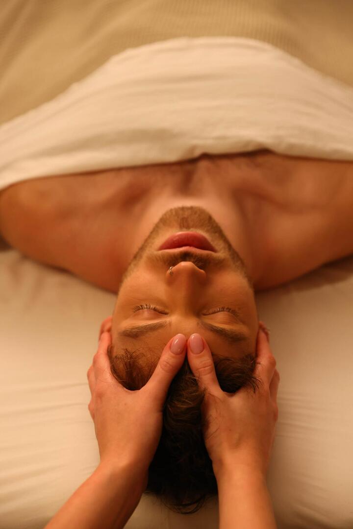 עיסוי מקצועי - מלון ספא אלמונד