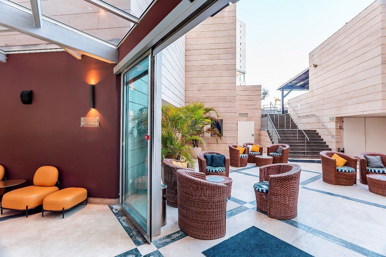 מתחם ישיבה - ספא רמדה נתניה