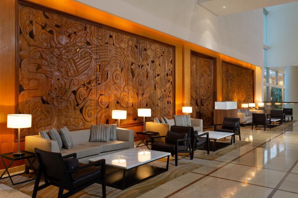 פינות ישיבה בלובי המלון - ספא נבו ים המלח