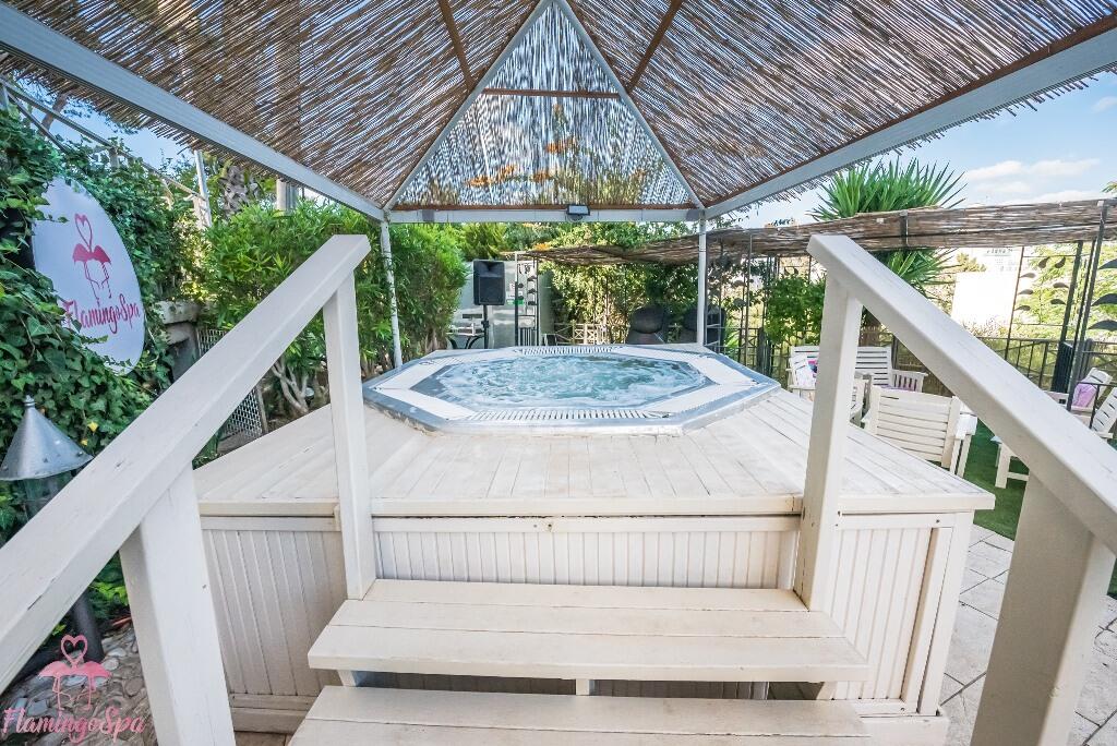 ג'קוזי - ספא פלמינגו