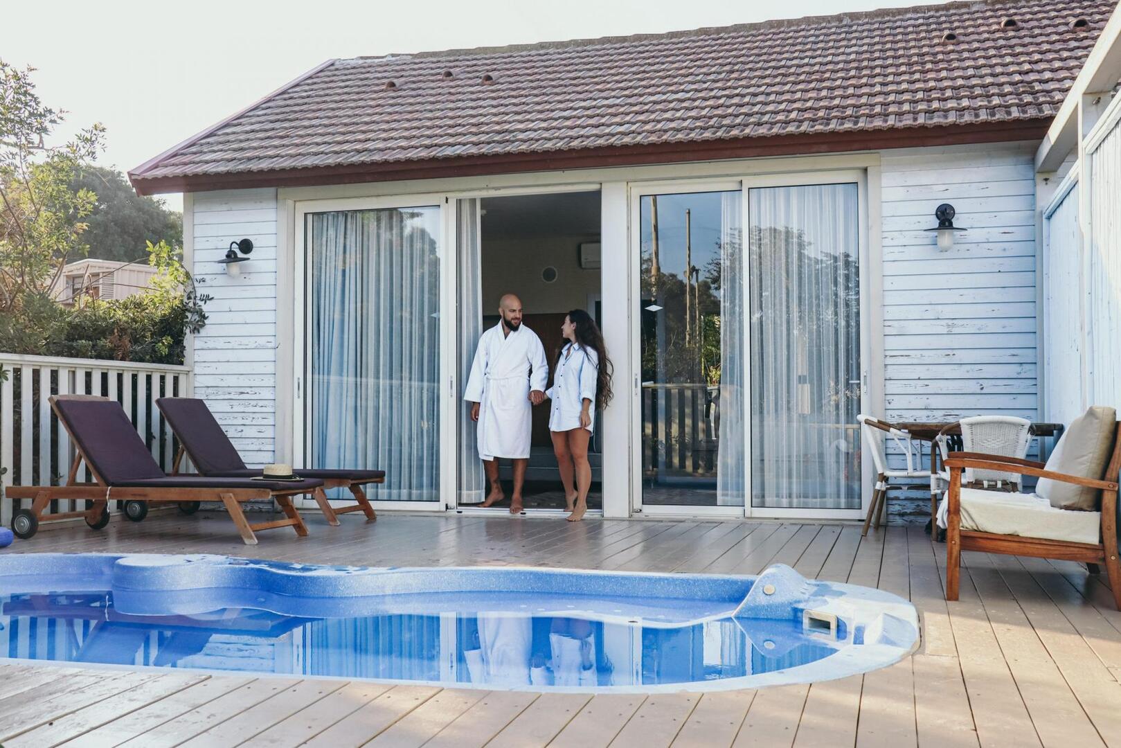 בריכה חיצונית - ספא ניאה