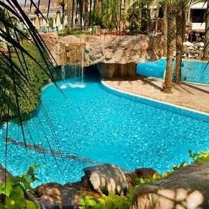 בריכה חיצונית - ספא יערות הכרמל רויאל ביץ