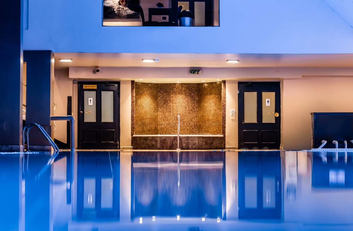 בריכה פנימית - ספא שיזן