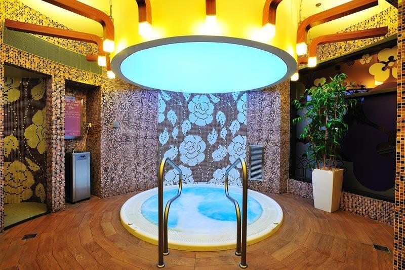 ג'קוזי - ספא הולמס פלייס ראשון לציון