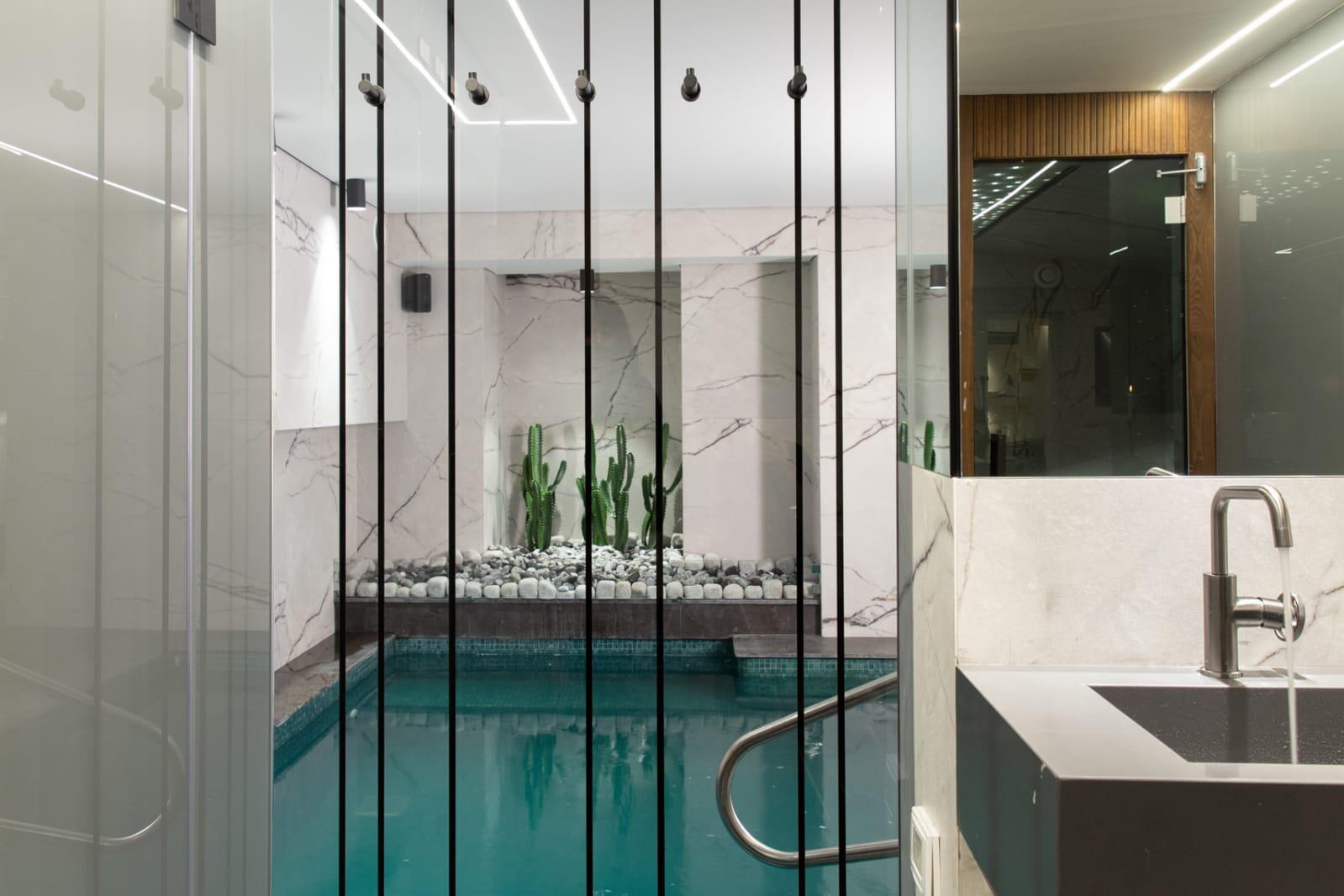 בריכה  פנימית - ספא בהר פרימיום