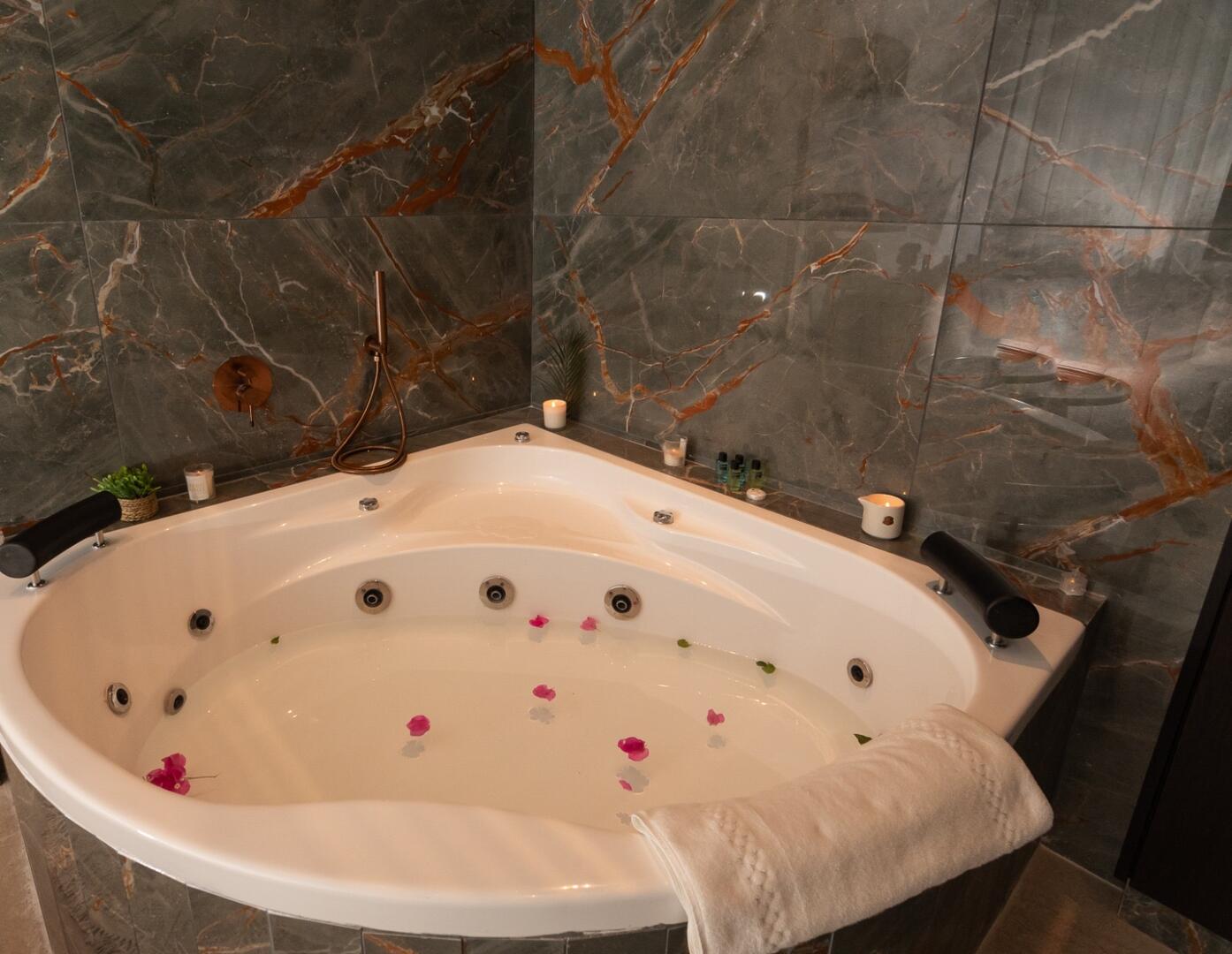 ג'קוזי - ספא ג'אפה פורט