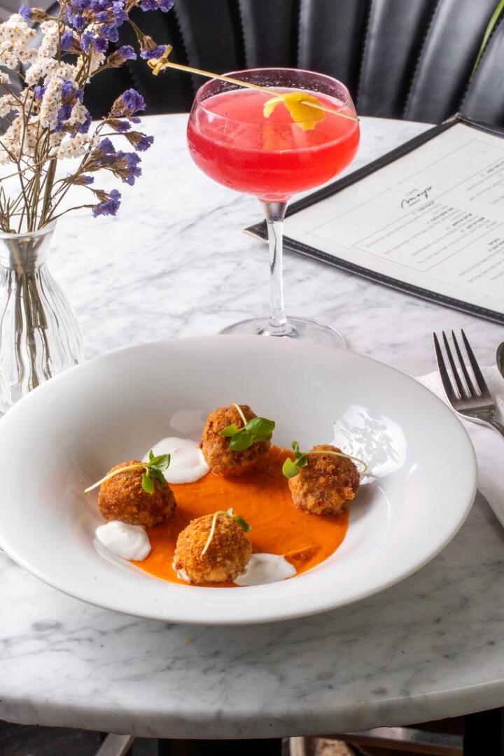 ארוחה - ספא מאייר  האוס