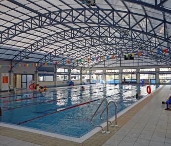 בריכה חיצונית - ספא כפות תמר