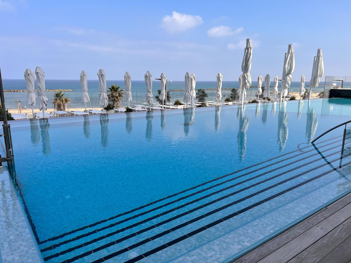 בריכה חיצונית - ספא קמפינסקי