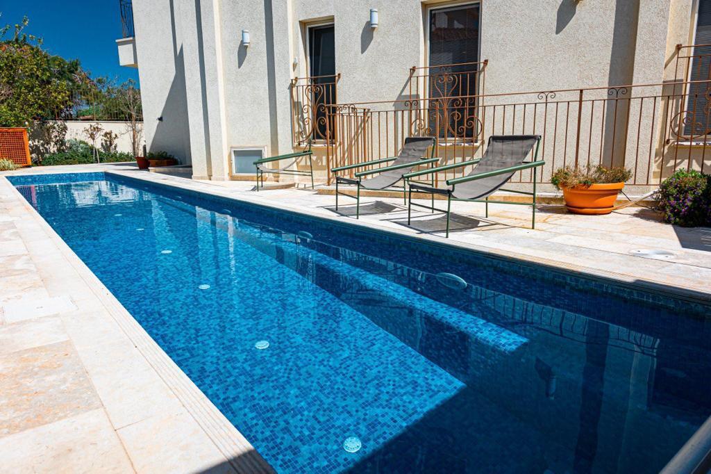 בריכה חיצונית - ספא לאו