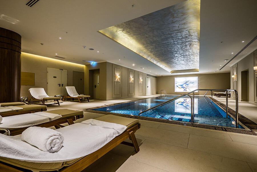 בריכה פנימית - ספא הרברט סמואל ירושלים