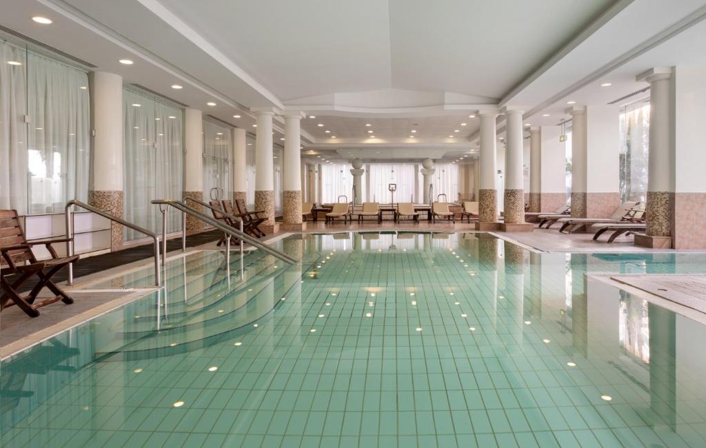 בריכה פנימית - ספא נבו ים המלח