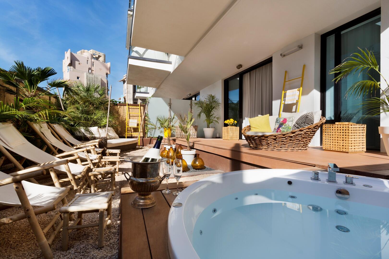 ג'קוזי -ספא ביץ האוס