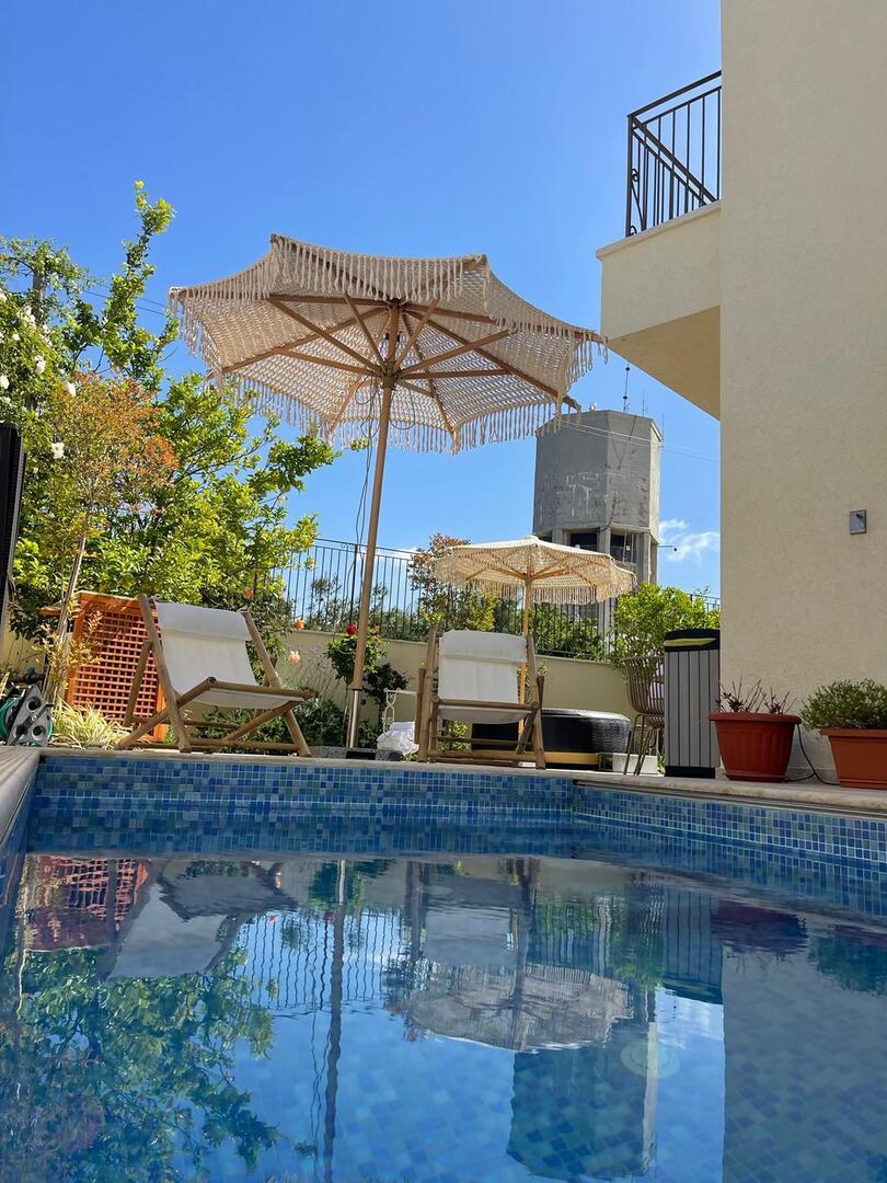 בריכה חיצונית - ספא לאו