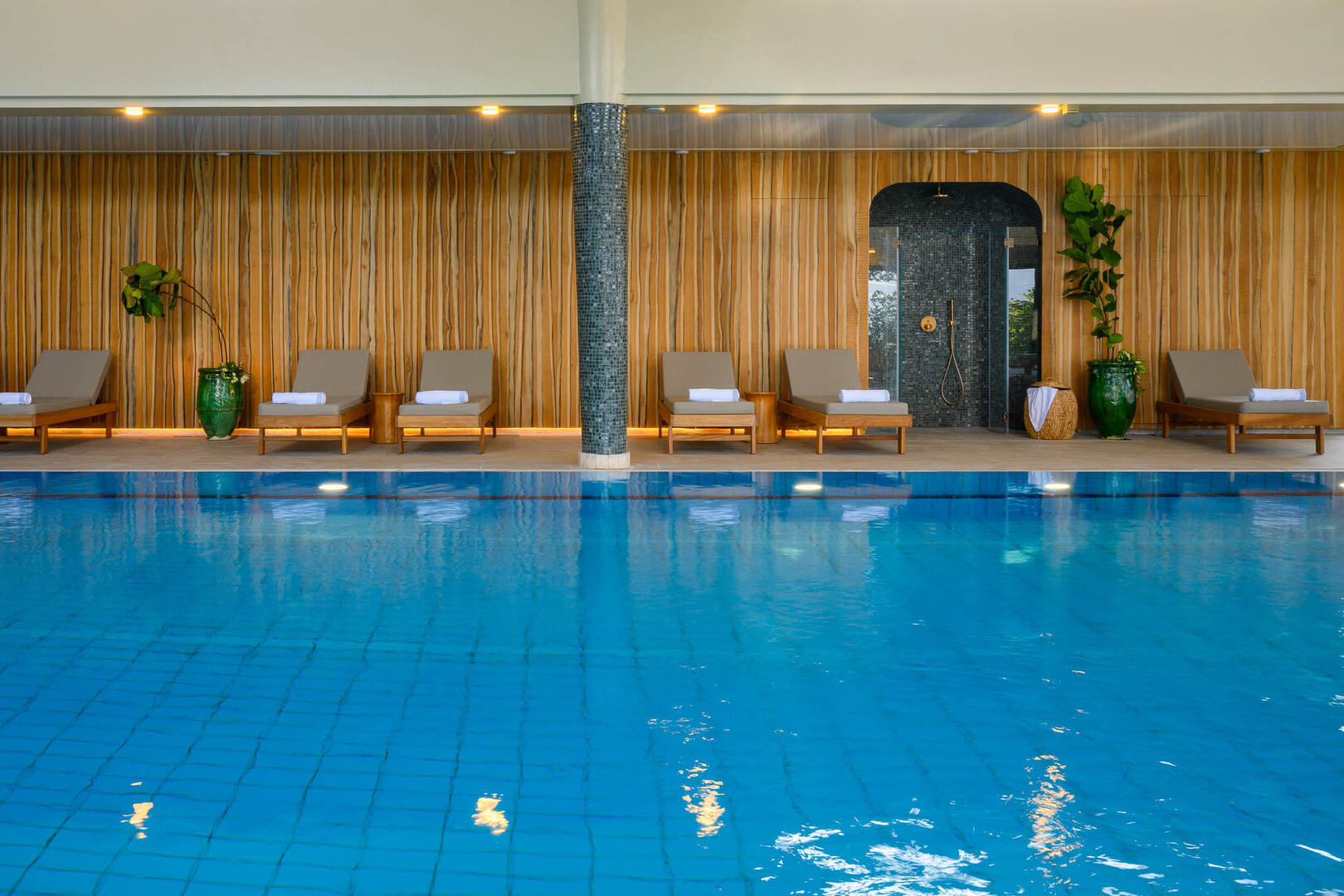 בריכה פנימית - ספא כנען