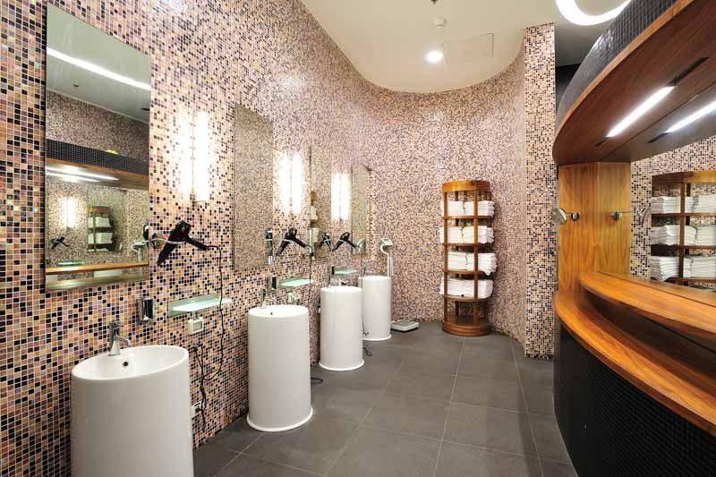 חדר רחצה - ספא הולמס פלייס ראשון לציון