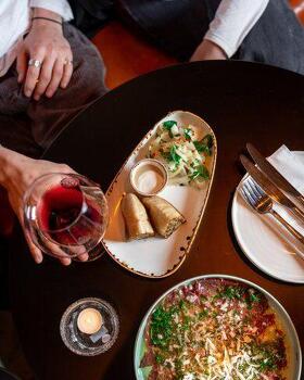 , ארוחה עם יין - ספא בראון ירושלים