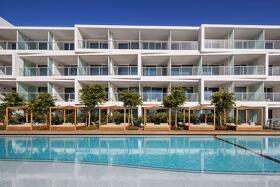 , חזית הספא עם בריכה חיצונתי - ספא איסלה