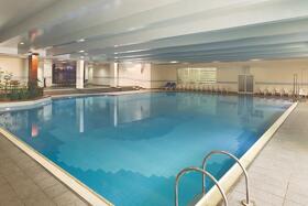 , בריכה פנימית - ספא דניאל ברמדה ירושלים