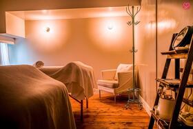 , חדר טיפולים - סאם ובלונדי