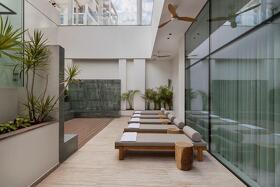 , חצר המלון - ספא איסלה