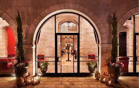 , כניסה למלון - ספא וילה בראון