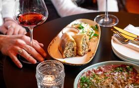 , ארוחה עם יין - ספא בראון ירושלים